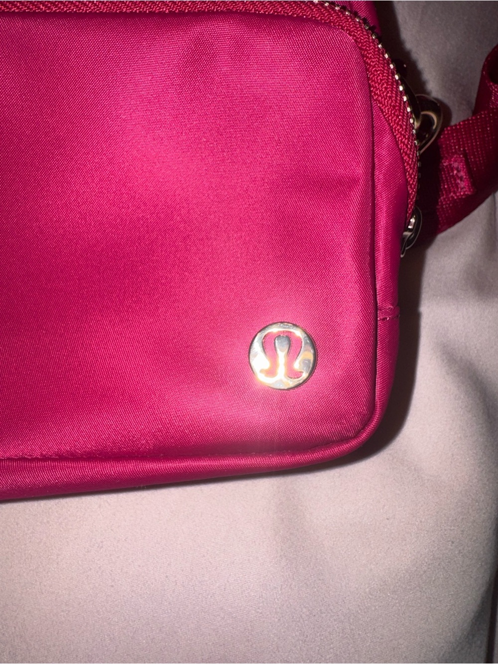 lululemon athletica Everywhere Crossbody Bag Metal Hardware Berry Rumble/GOLD - Picture 9 of 16
